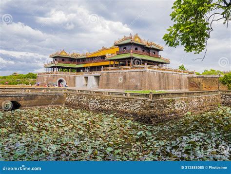 De Keizerlijke Citadel van Hue! Een Schitterende Reis Doorheen de Geschiedenis en Architectuur van Vietnam